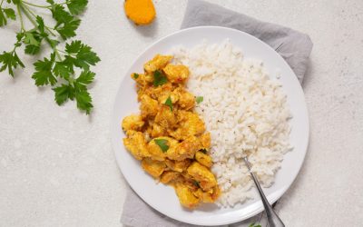 Prepara arroz con pollo al curry: perfecto para adelgazar.
